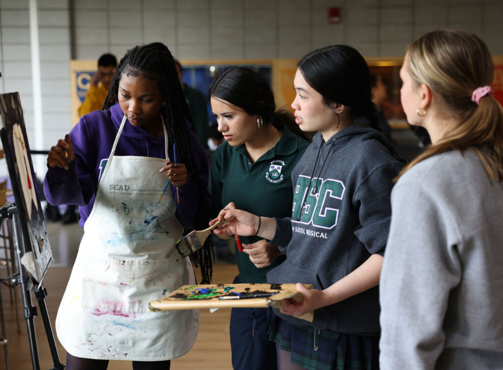 girls painting